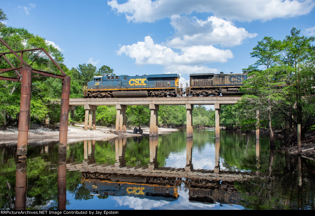 M646 (Waycross to Birmingham) rolls across the Satilla River